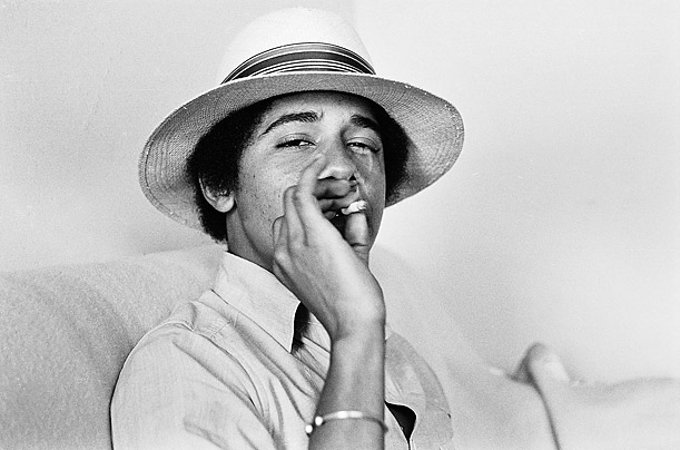 Obama drawing on cigaret in 1980